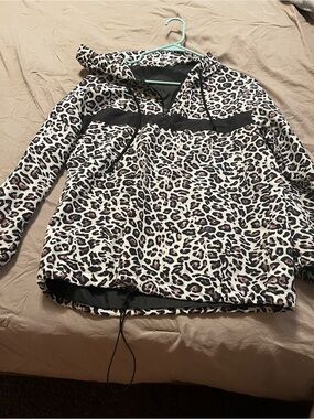 Leopard Print Pullover Hoodie Windbreaker in White and Black